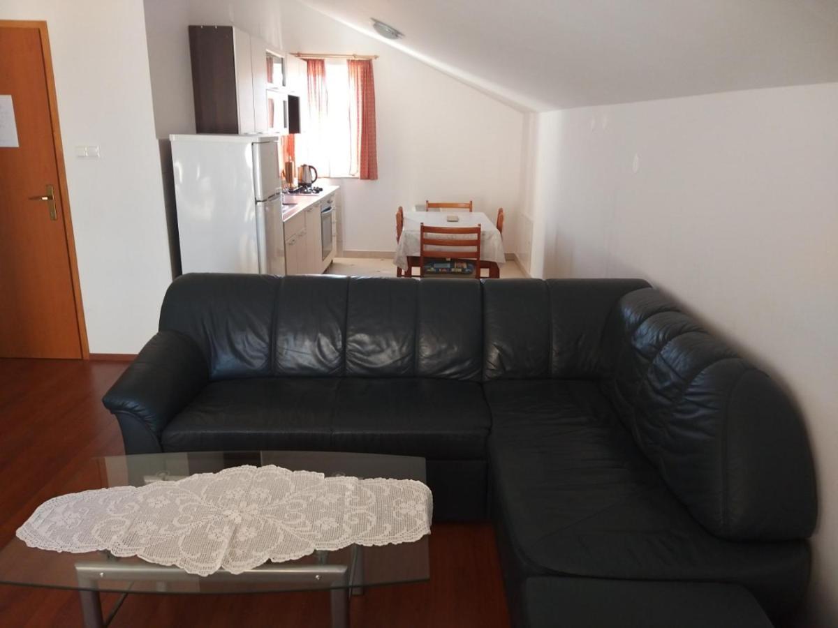 Apartmani Anita Malinska Bagian luar foto