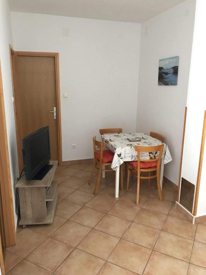 Apartmani Anita Malinska Bagian luar foto