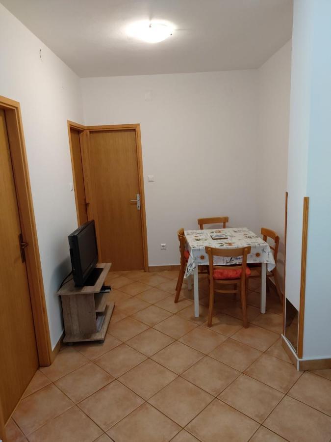 Apartmani Anita Malinska Bagian luar foto