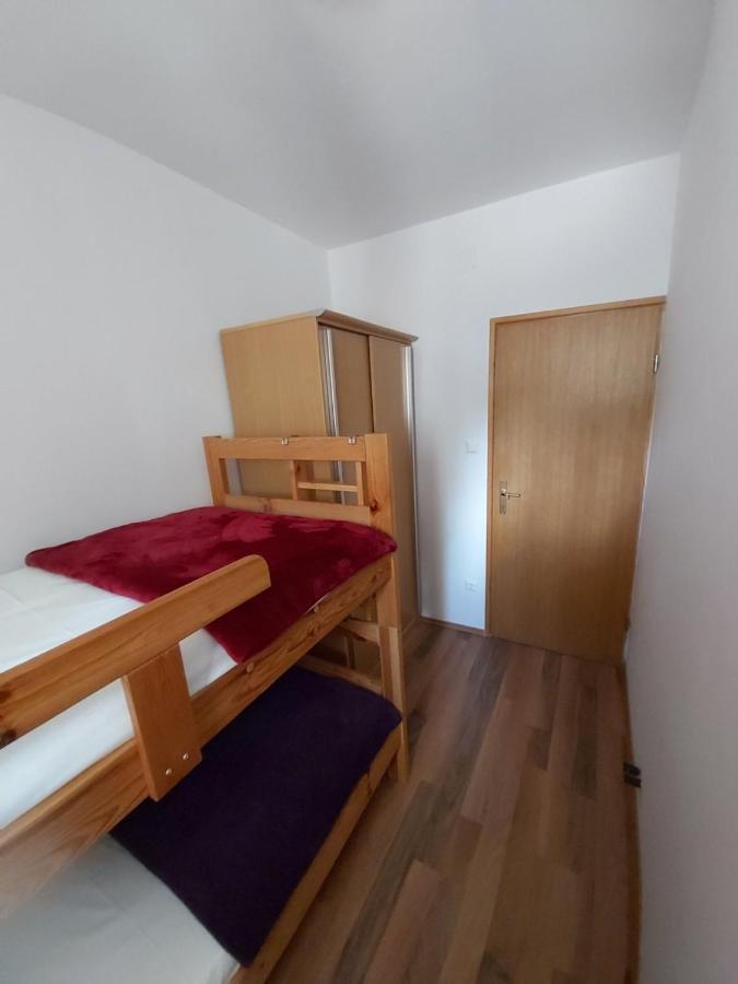 Apartmani Anita Malinska Bagian luar foto